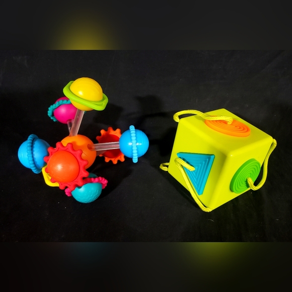 Fat Brain Wimzle & Oombee Cube - Picture 1 of 3